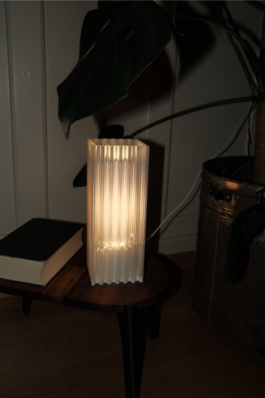 PILR | Architectural Table Lamp – Minimalist Pillar (Swiss Design)